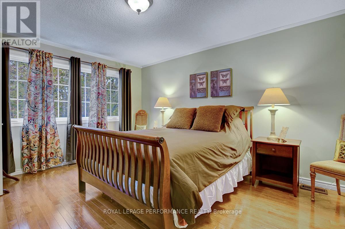 












32 PARKLANDS AVENUE

,
Russell,




Ontario
K4R1A2

