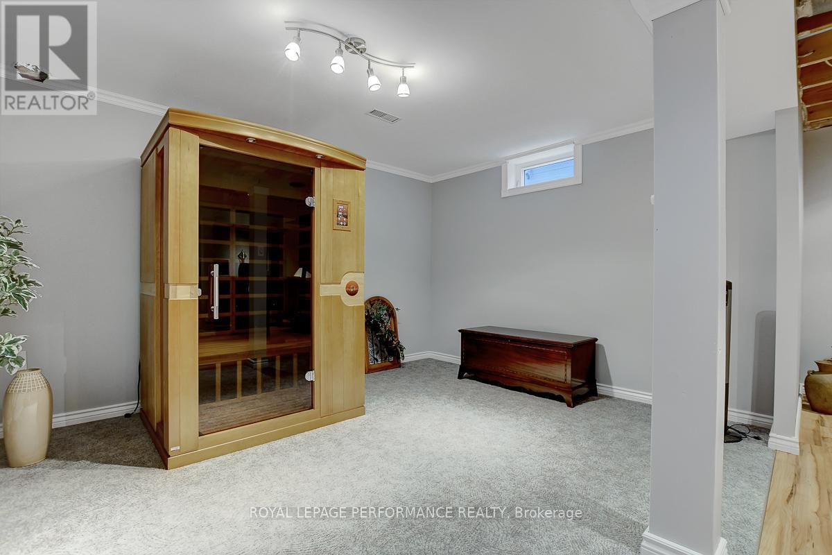 












32 PARKLANDS AVENUE

,
Russell,




Ontario
K4R1A2

