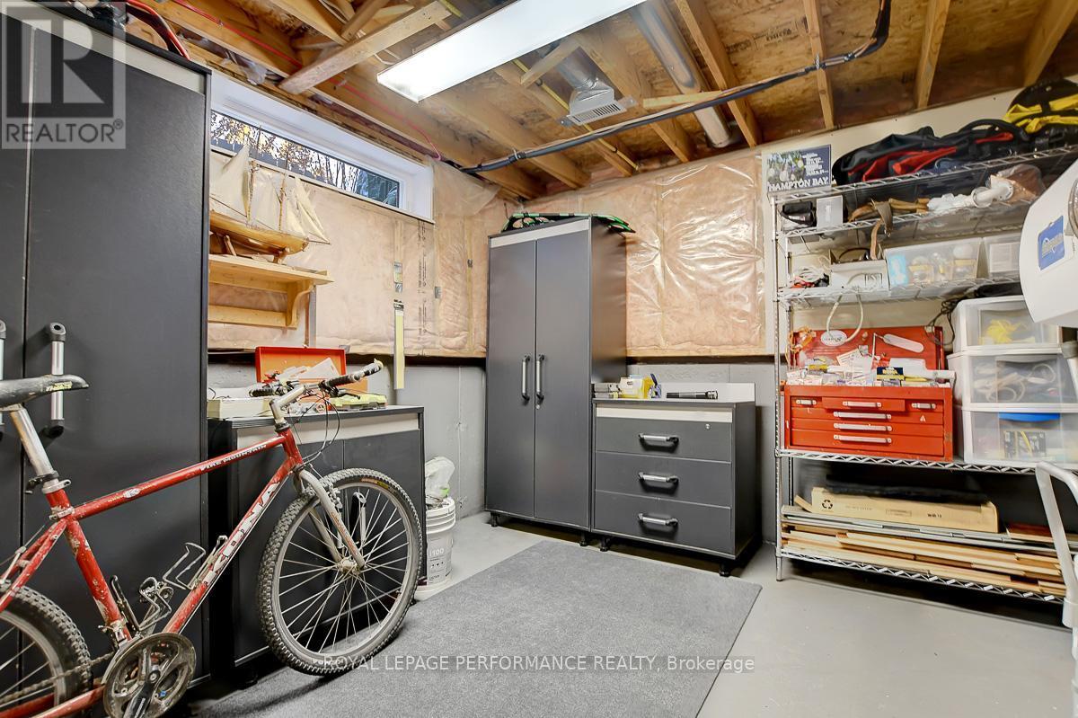 












32 PARKLANDS AVENUE

,
Russell,




Ontario
K4R1A2

