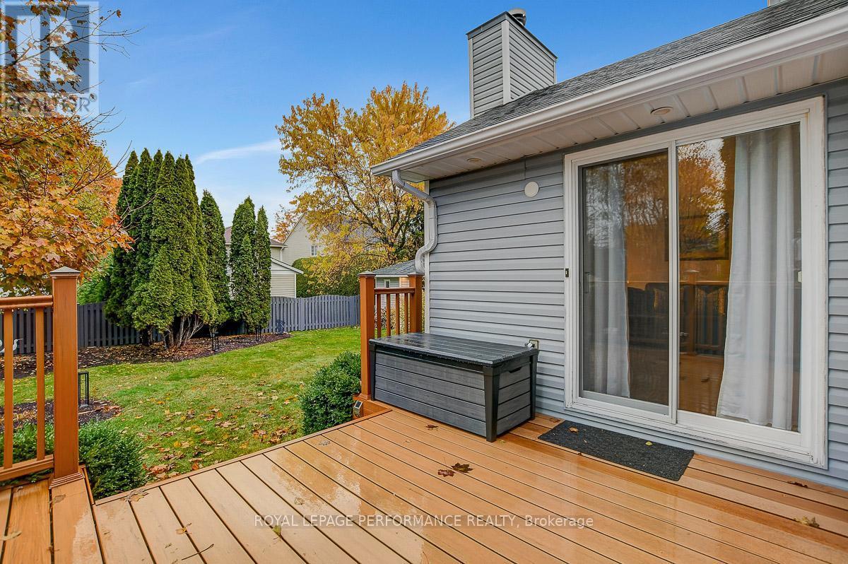 












32 PARKLANDS AVENUE

,
Russell,




Ontario
K4R1A2

