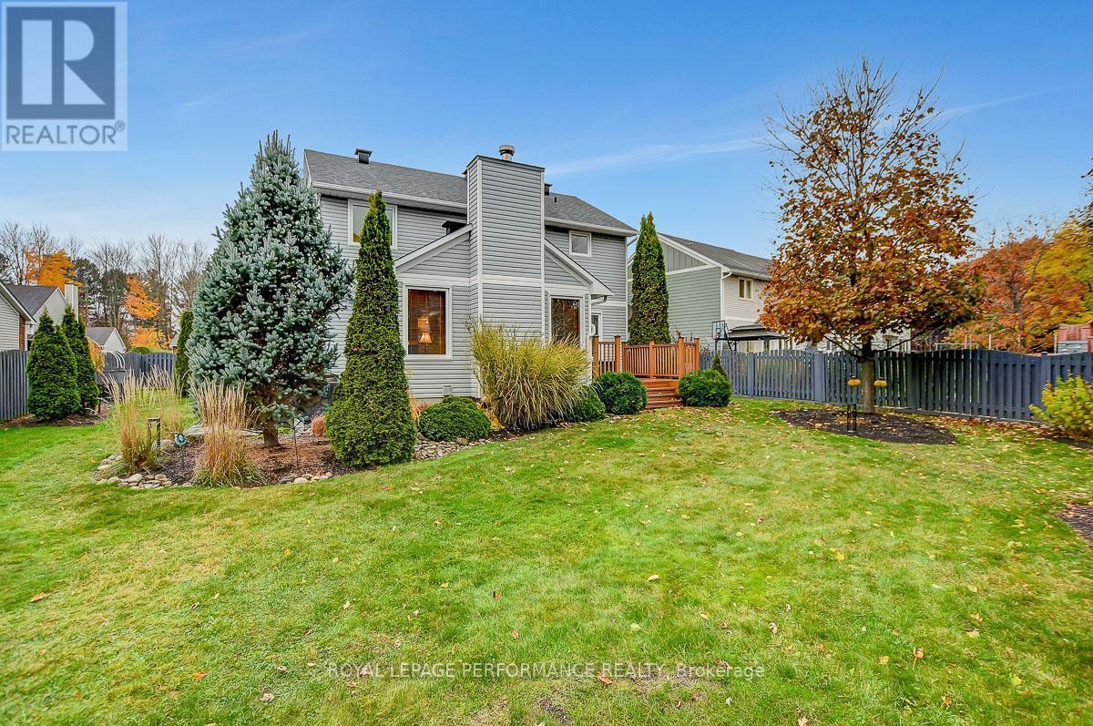 












32 PARKLANDS AVENUE

,
Russell,




Ontario
K4R1A2

