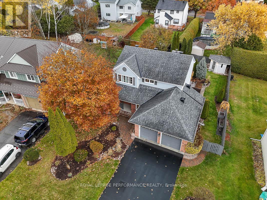 












32 PARKLANDS AVENUE

,
Russell,




Ontario
K4R1A2

