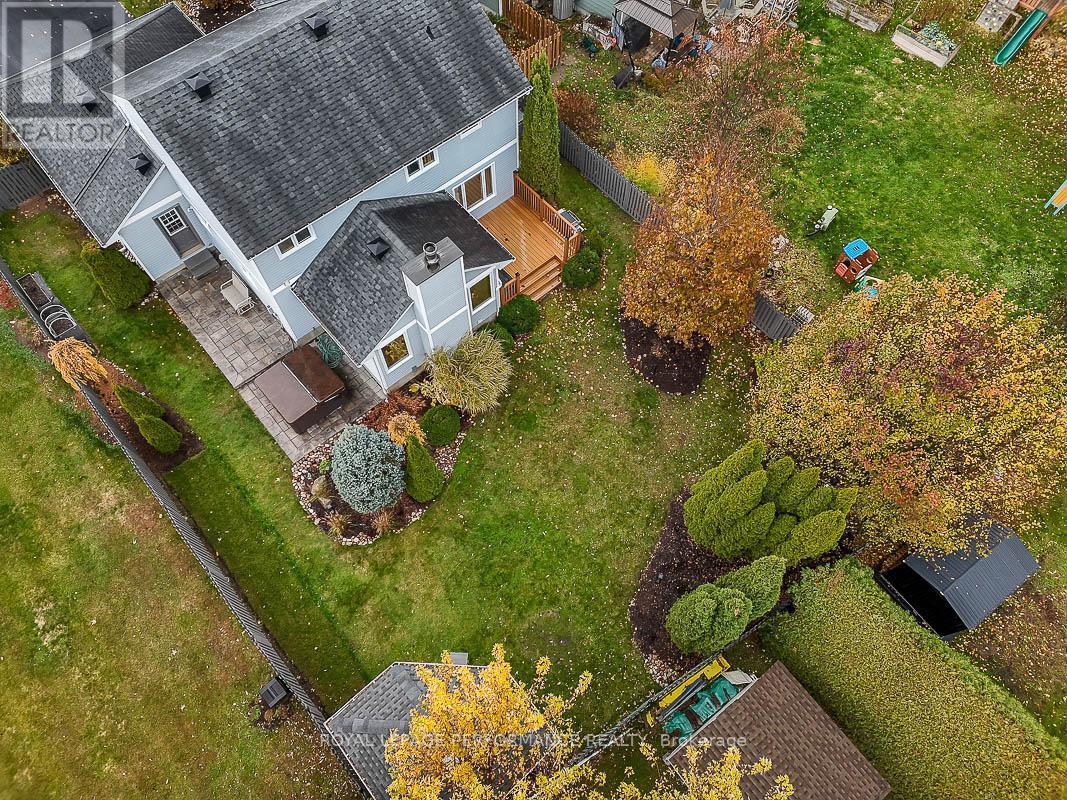 












32 PARKLANDS AVENUE

,
Russell,




Ontario
K4R1A2

