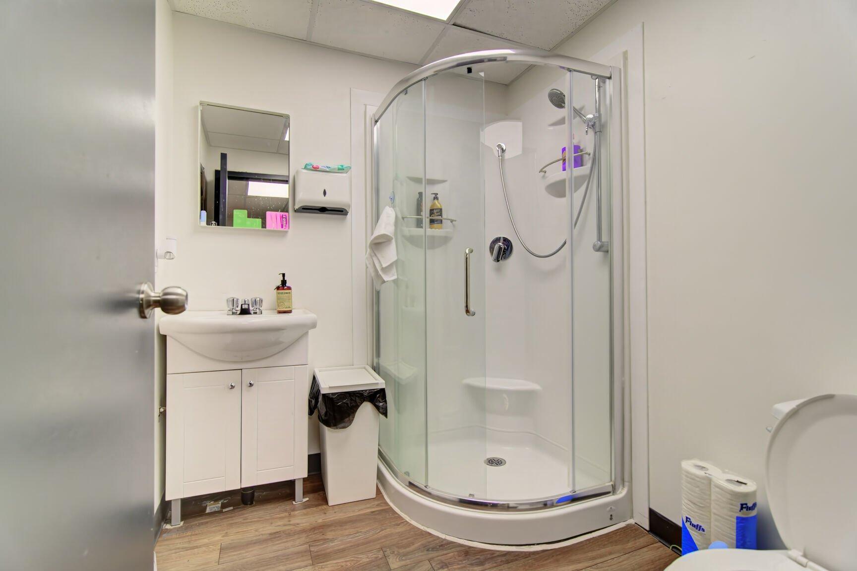 









1485Z

 - 1487Z


Rue Atateken

,
Montréal (Ville-Marie),




QC
H2L3L2

