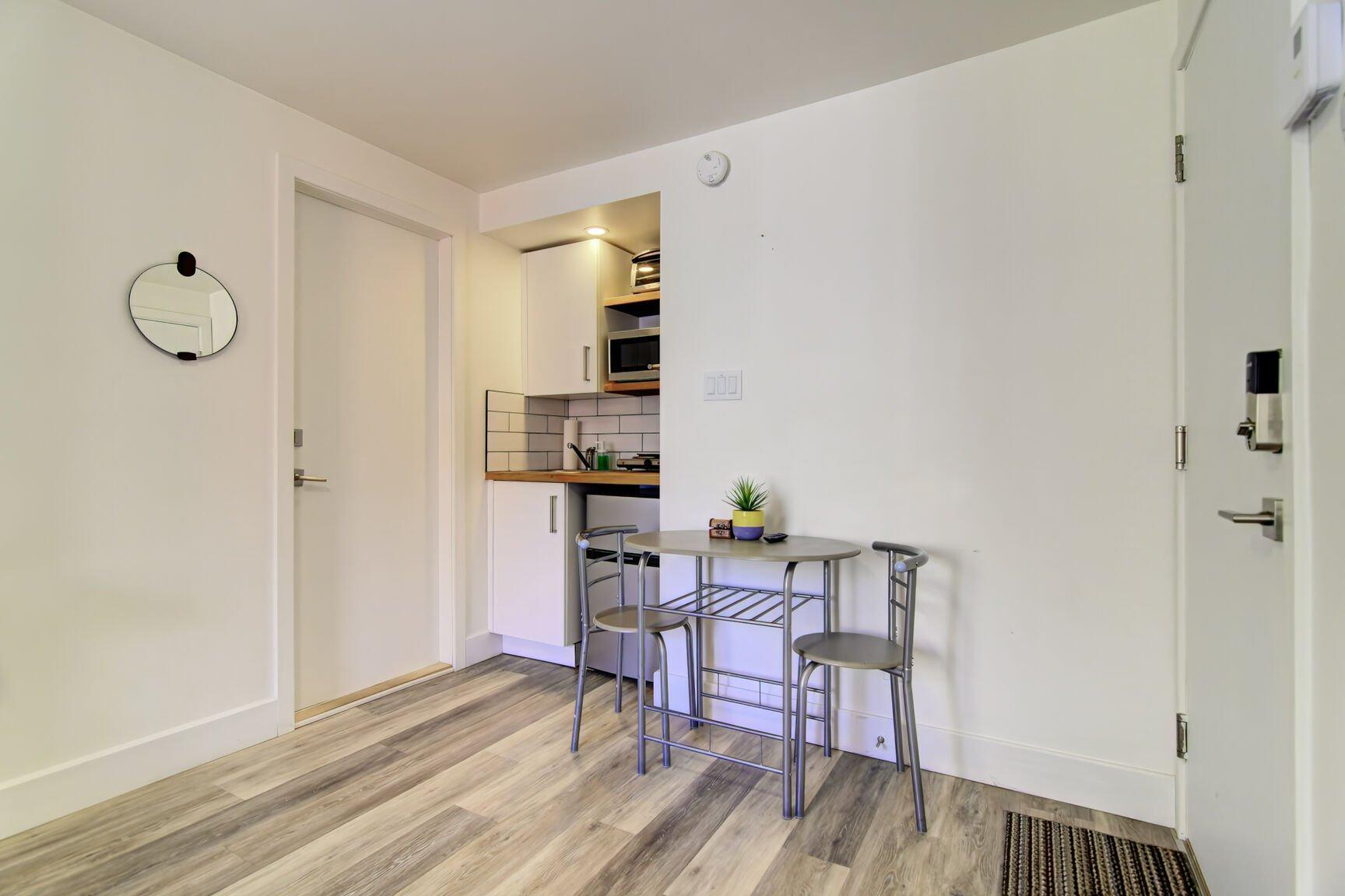 









1485Z

 - 1487Z


Rue Atateken

,
Montréal (Ville-Marie),




QC
H2L3L2

