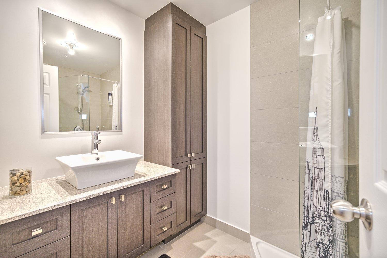 









1235


Rue Bishop

, 819,
Montréal (Ville-Marie),




QC
H3G0A6

