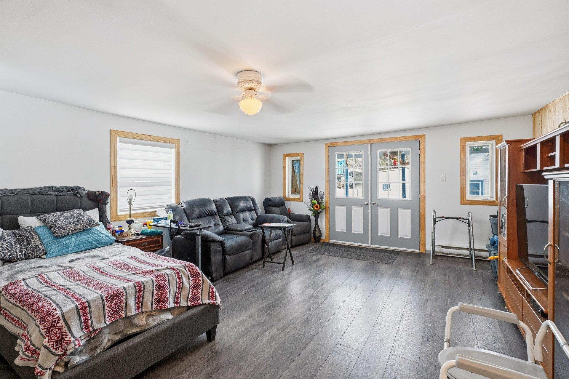 









131


Rue Lefebvre

,
Gatineau (Buckingham),




QC
J8L1E6

