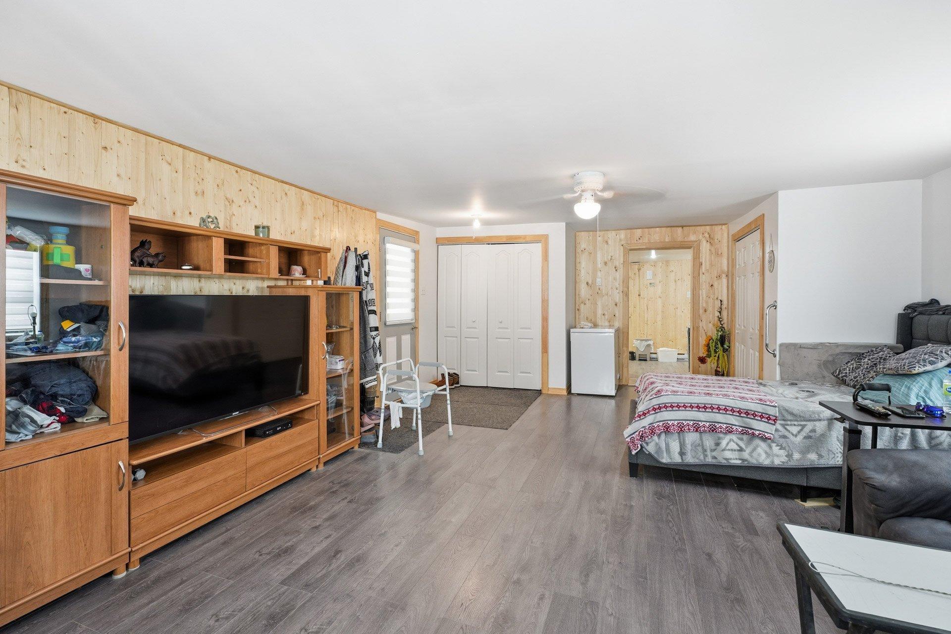 









131


Rue Lefebvre

,
Gatineau (Buckingham),




QC
J8L1E6

