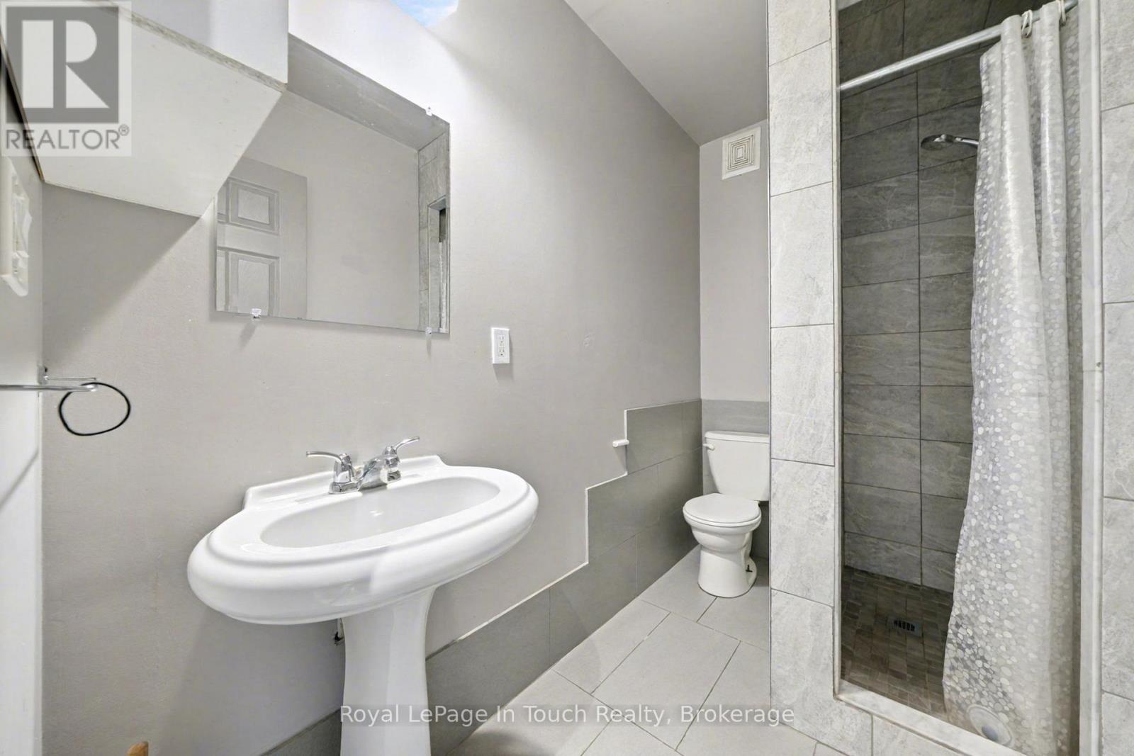 












A - 7 ROBERT STREET W

,
Penetanguishene,




Ontario
L9M1T9

