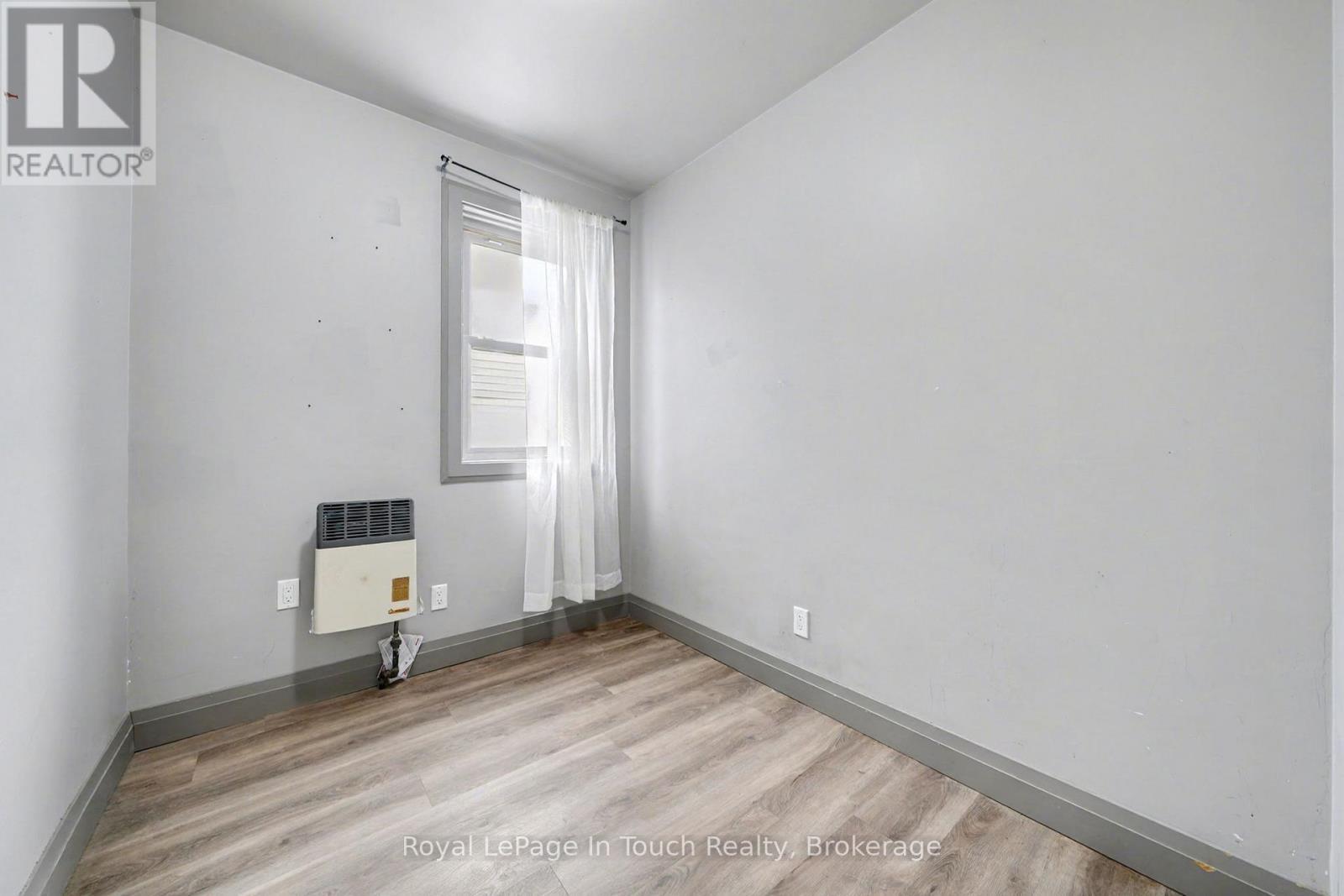 












A - 7 ROBERT STREET W

,
Penetanguishene,




Ontario
L9M1T9

