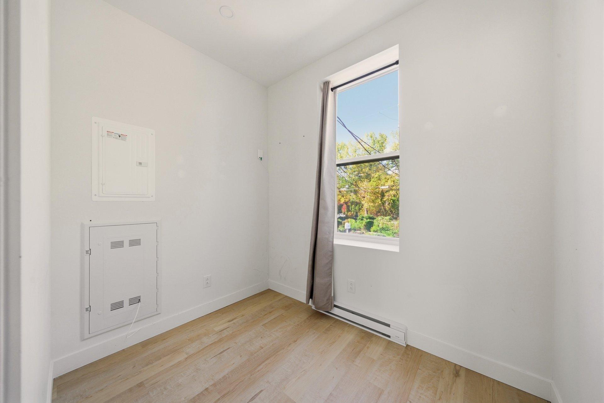 









2436


Rue Knox

,
Montréal (Le Sud-Ouest),




QC
H3K1P9

