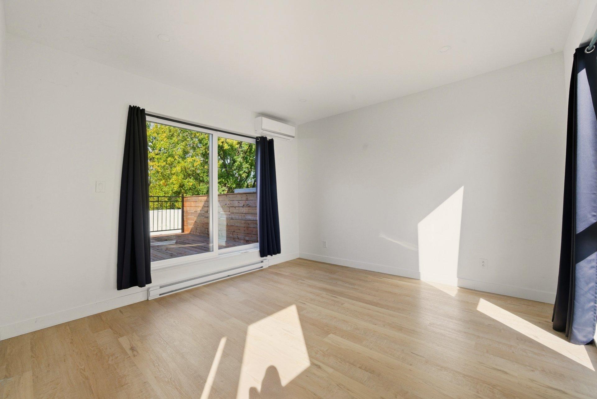 









2436


Rue Knox

,
Montréal (Le Sud-Ouest),




QC
H3K1P9

