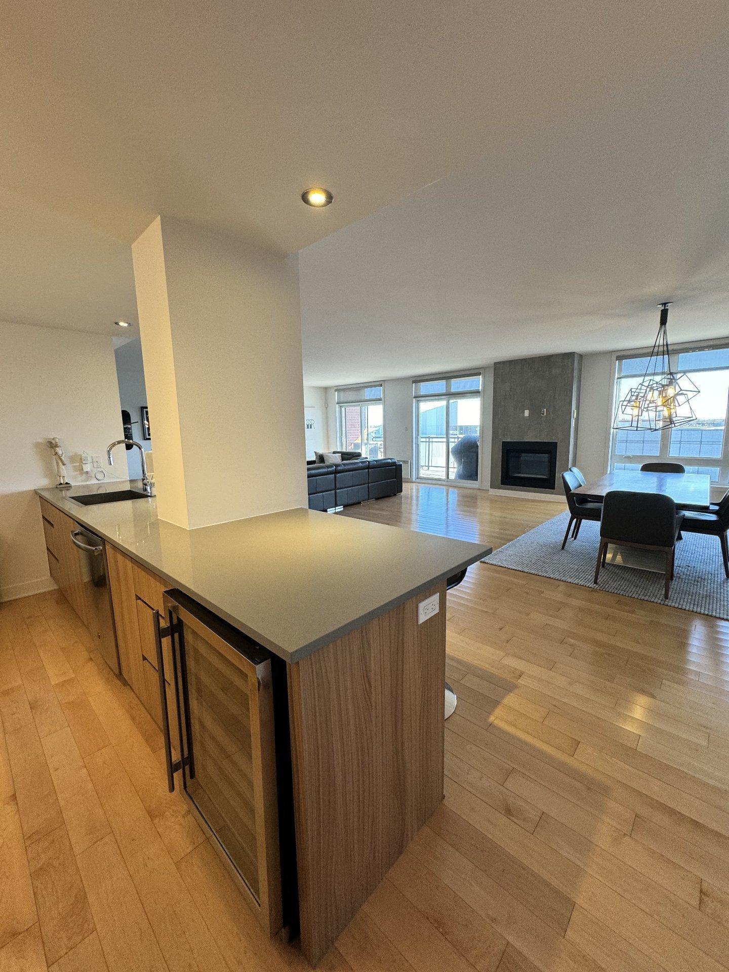 









2160


Av. Terry-Fox

, 514,
Laval (Chomedey),




QC
H7T3B7

