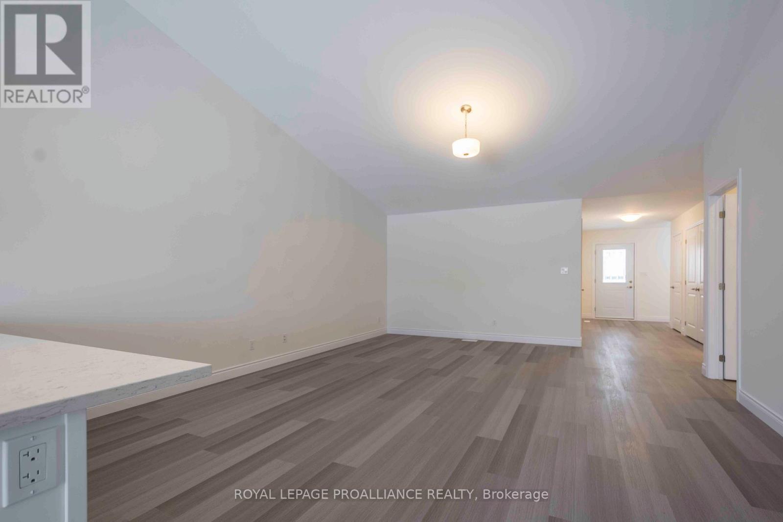 












121 FARRINGTON CRESCENT

,
Prince Edward County (Picton Ward),




Ontario
K0K2T0

