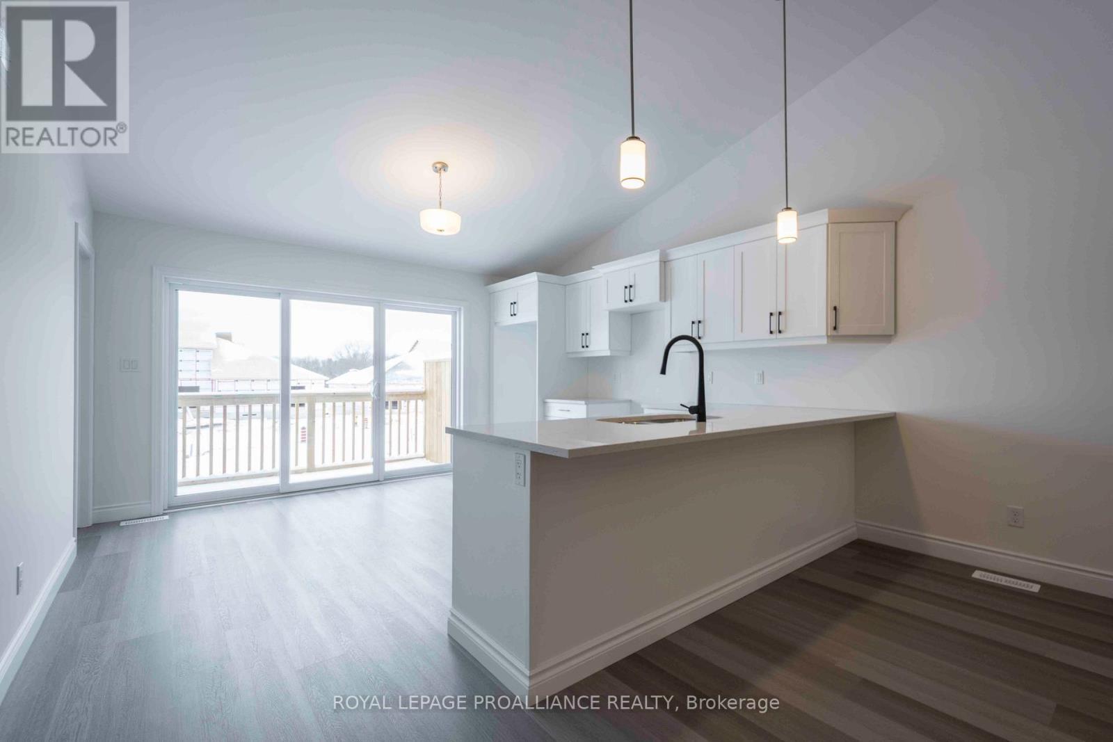 












121 FARRINGTON CRESCENT

,
Prince Edward County (Picton Ward),




Ontario
K0K2T0

