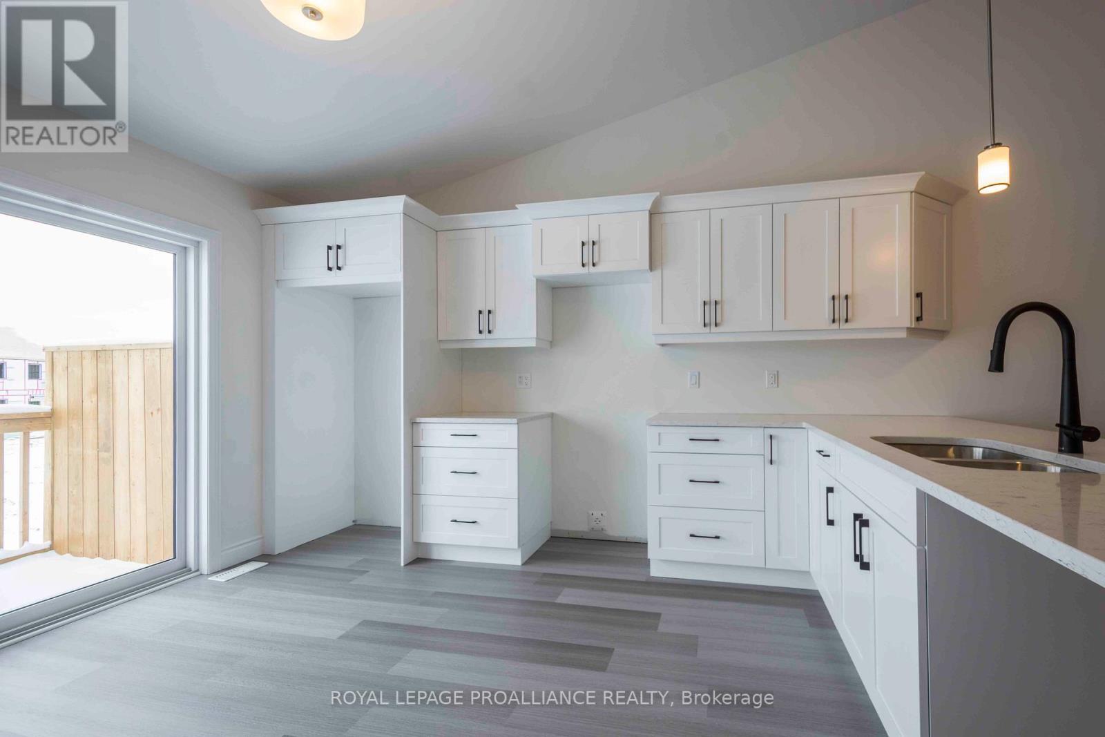 












121 FARRINGTON CRESCENT

,
Prince Edward County (Picton Ward),




Ontario
K0K2T0

