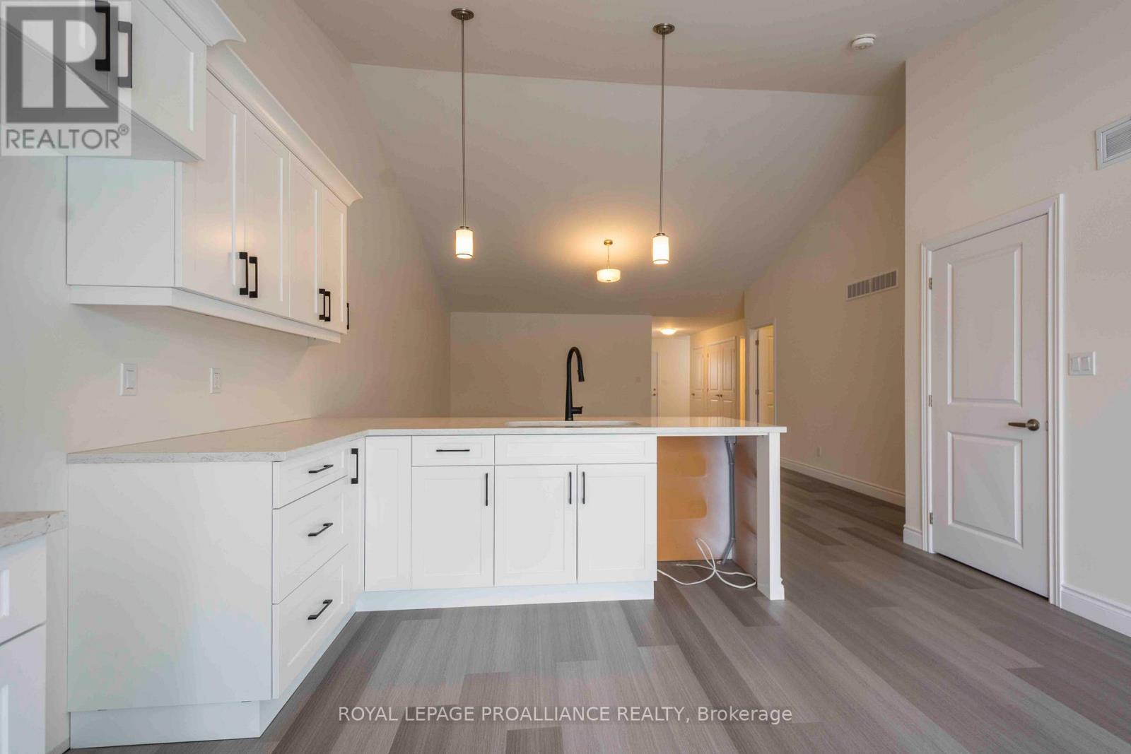 












121 FARRINGTON CRESCENT

,
Prince Edward County (Picton Ward),




Ontario
K0K2T0

