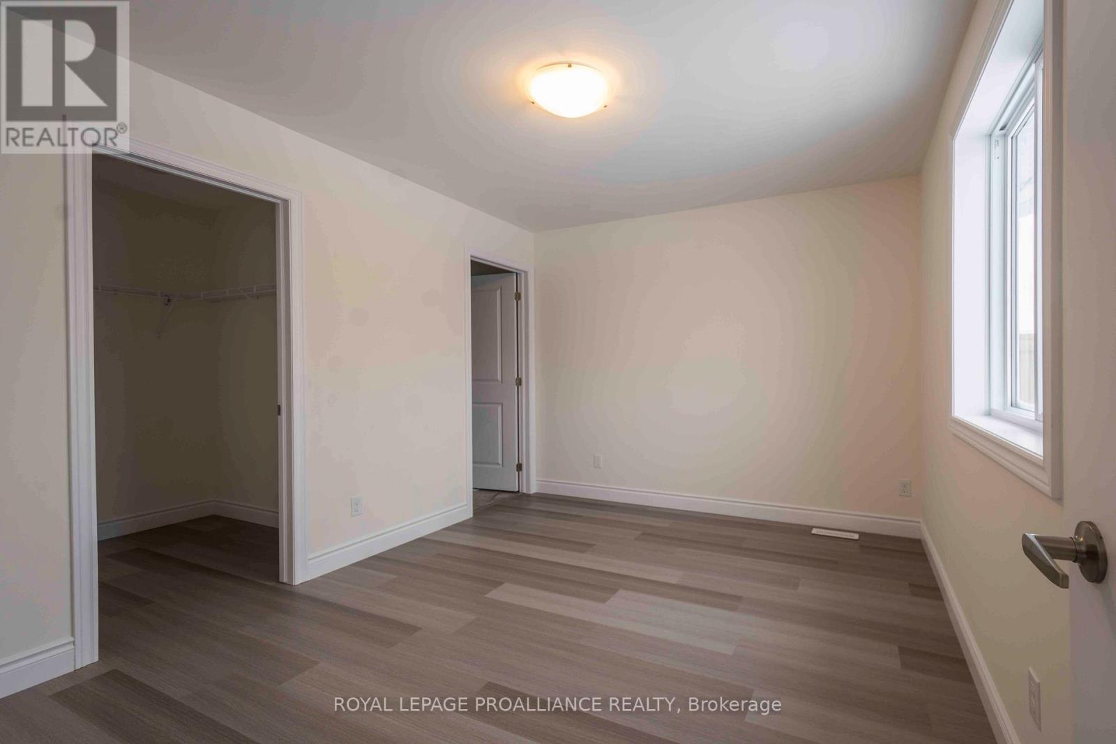 












121 FARRINGTON CRESCENT

,
Prince Edward County (Picton Ward),




Ontario
K0K2T0

