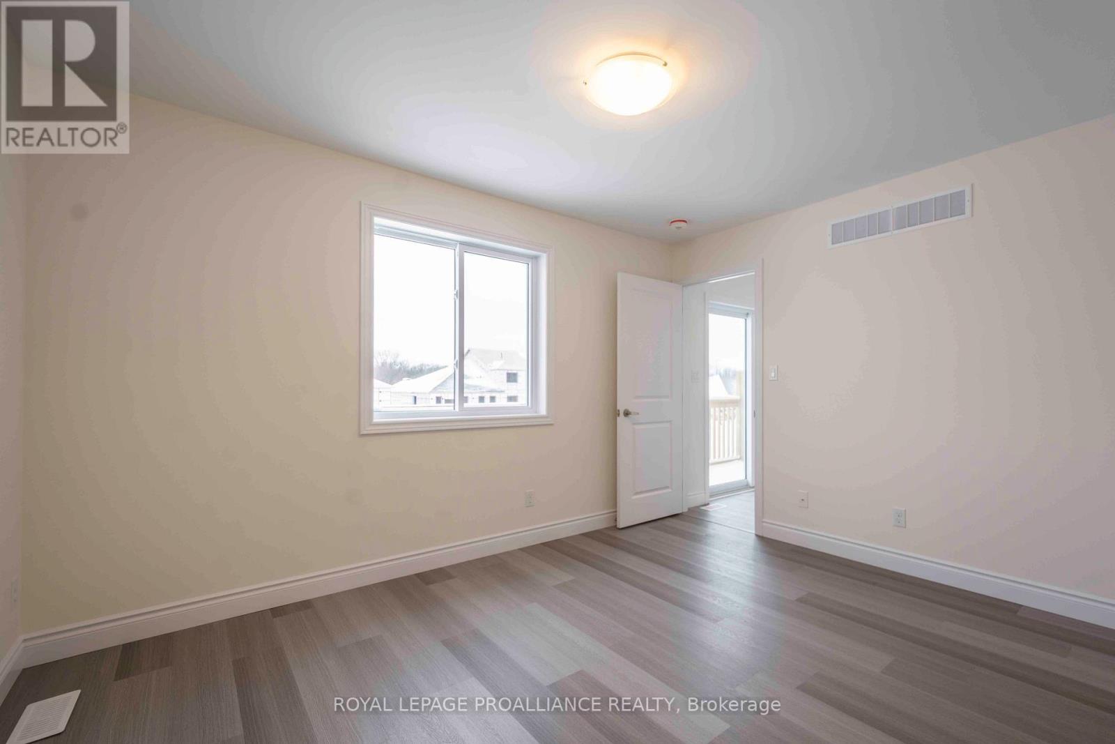 












121 FARRINGTON CRESCENT

,
Prince Edward County (Picton Ward),




Ontario
K0K2T0

