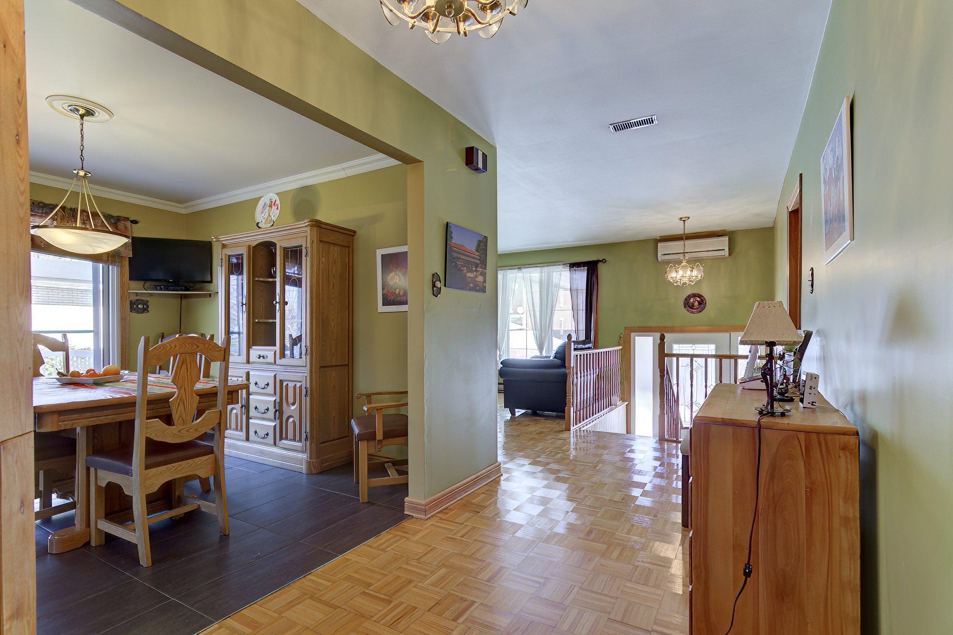 









1560


Rue Trépanier

,
Laval (Chomedey),




QC
H7W3G7

