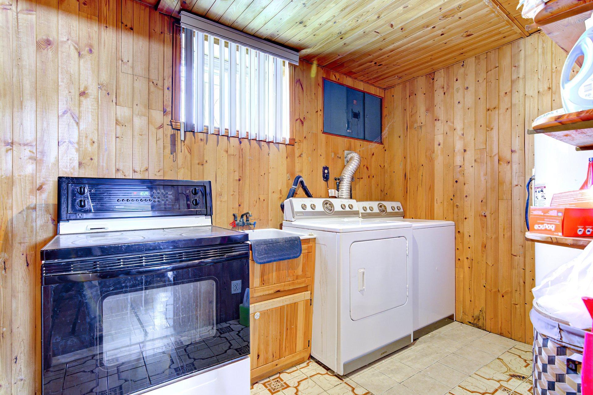 









1560


Rue Trépanier

,
Laval (Chomedey),




QC
H7W3G7

