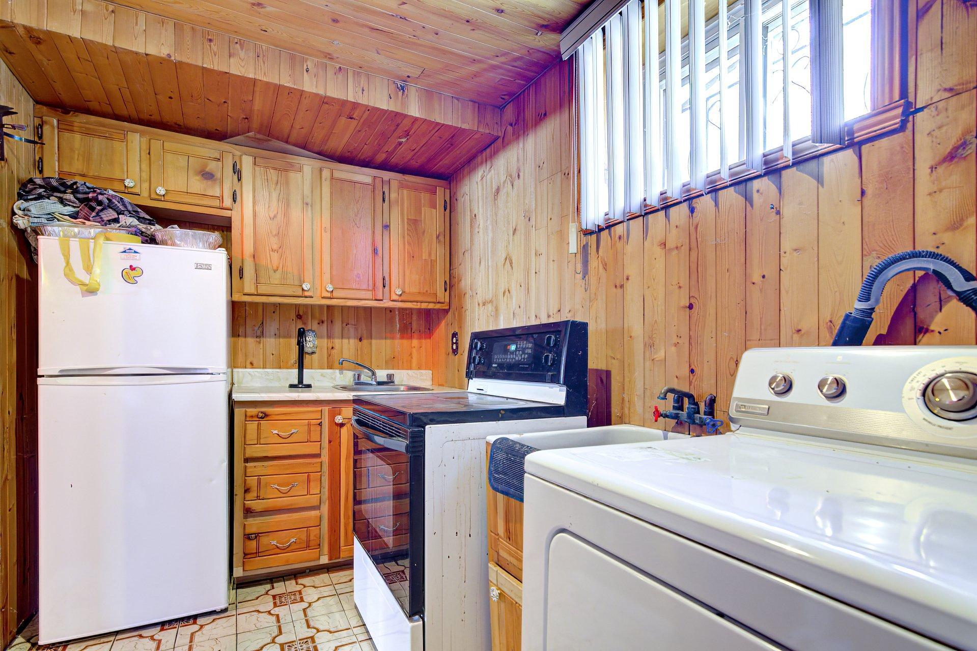 









1560


Rue Trépanier

,
Laval (Chomedey),




QC
H7W3G7

