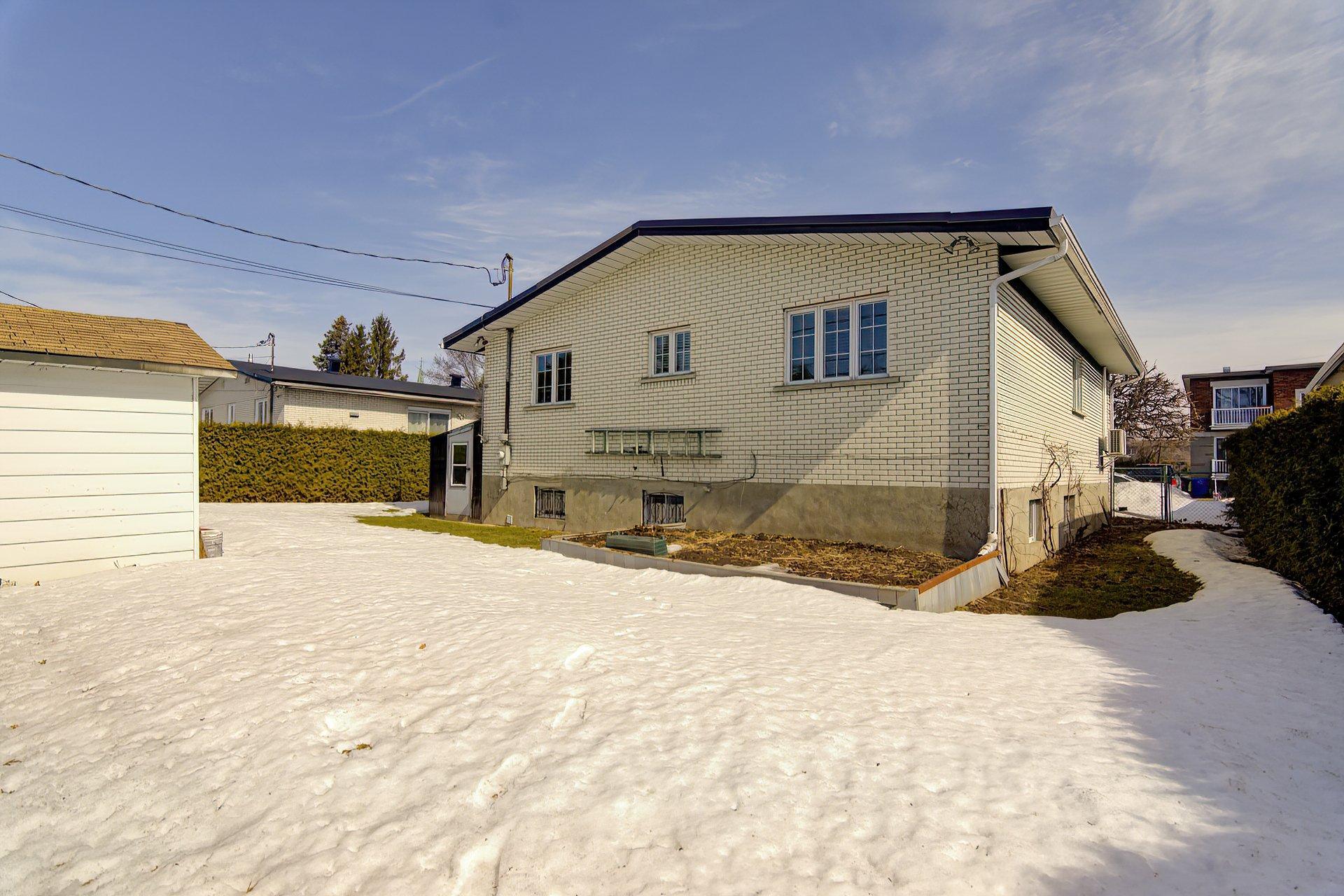 









1560


Rue Trépanier

,
Laval (Chomedey),




QC
H7W3G7

