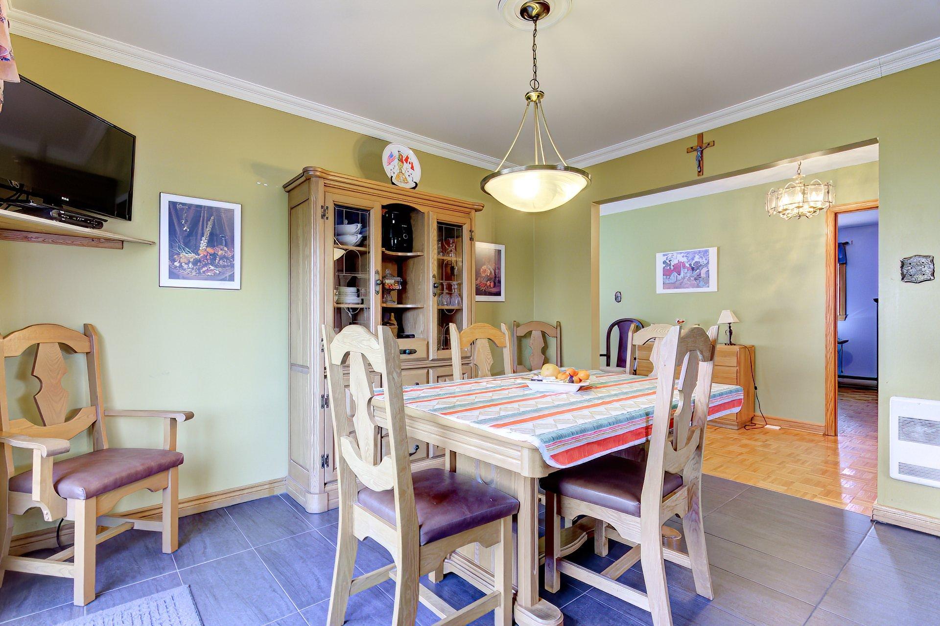 









1560


Rue Trépanier

,
Laval (Chomedey),




QC
H7W3G7

