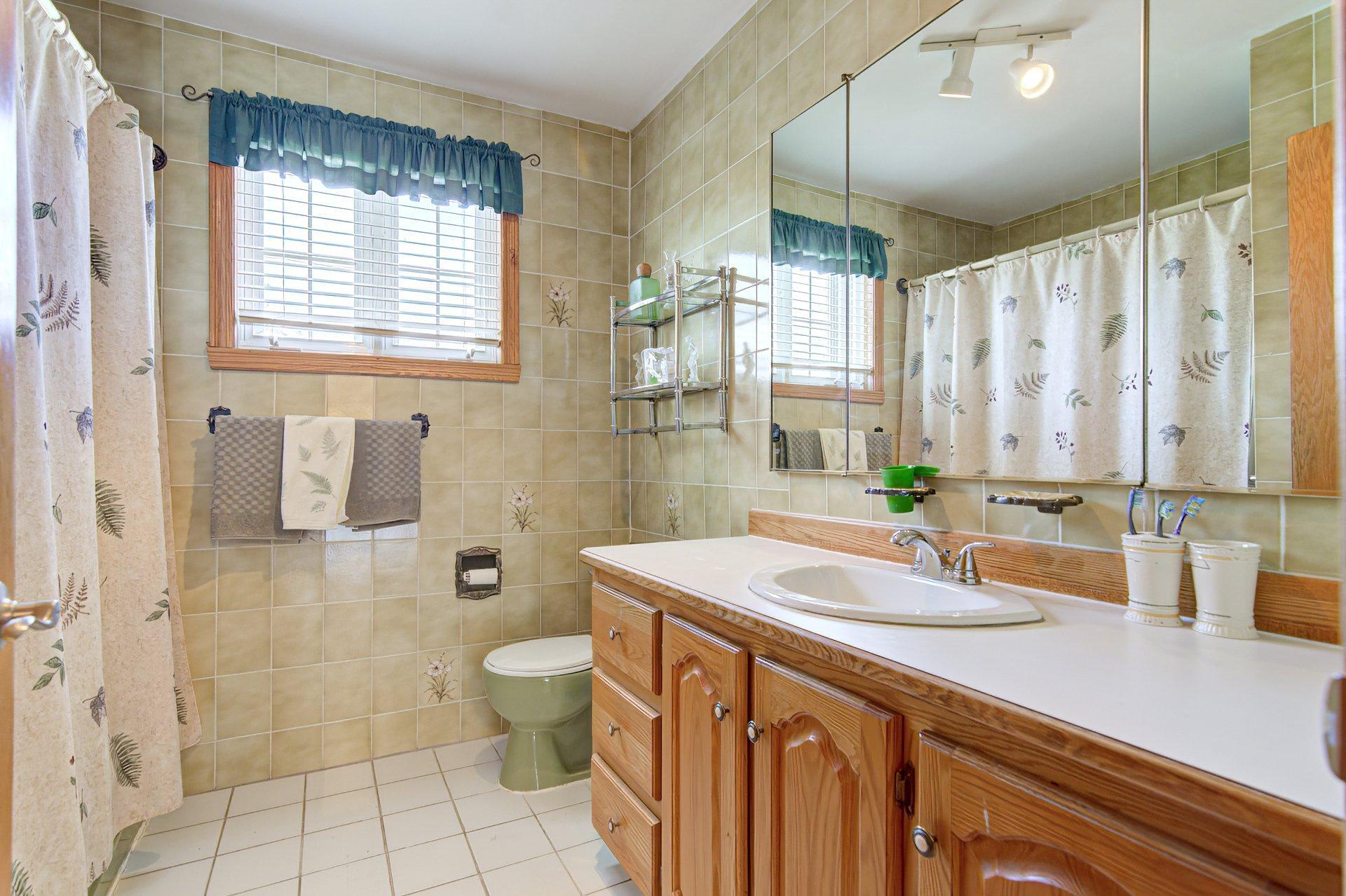 









1560


Rue Trépanier

,
Laval (Chomedey),




QC
H7W3G7

