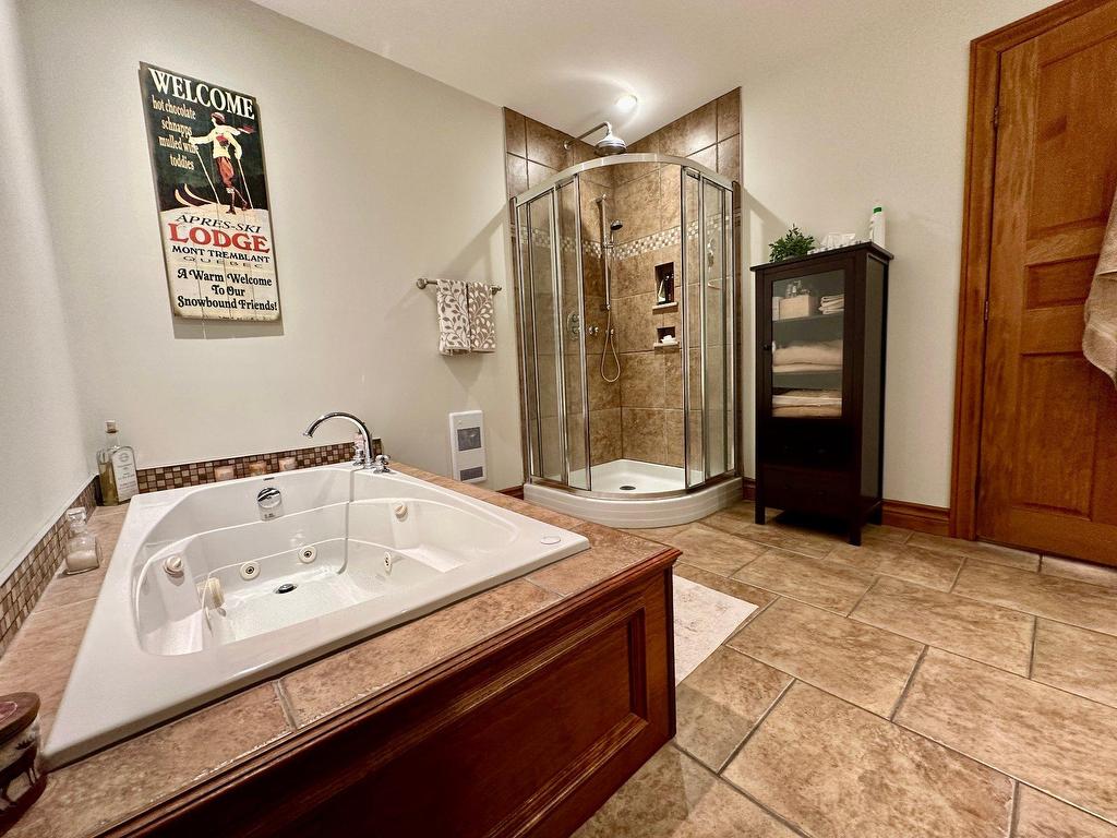 









378


Allée du Sanctuaire

,
Mont-Tremblant,




QC
J8E3L3

