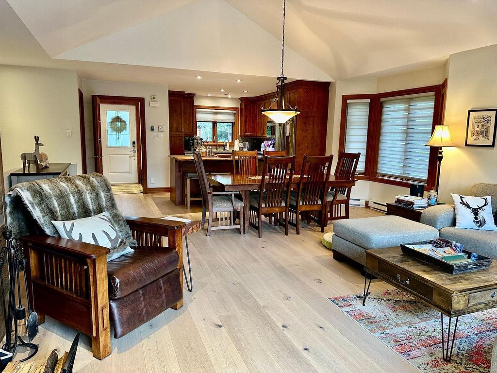 









378


Allée du Sanctuaire

,
Mont-Tremblant,




QC
J8E3L3

