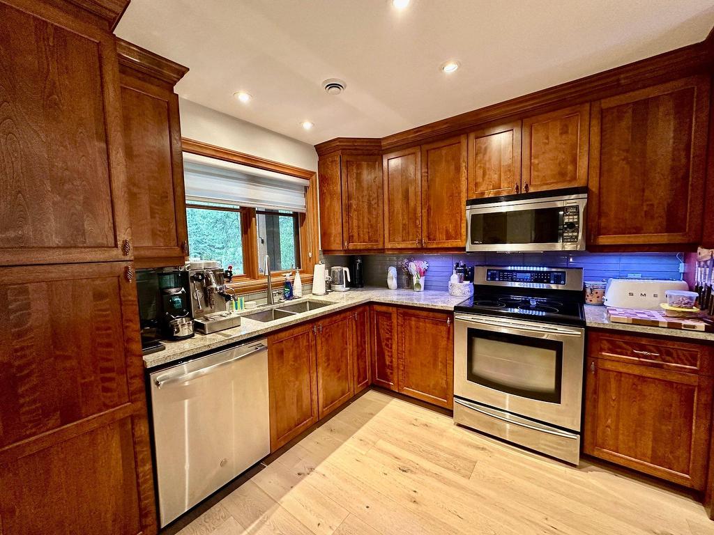 









378


Allée du Sanctuaire

,
Mont-Tremblant,




QC
J8E3L3

