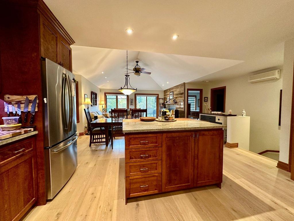 









378


Allée du Sanctuaire

,
Mont-Tremblant,




QC
J8E3L3

