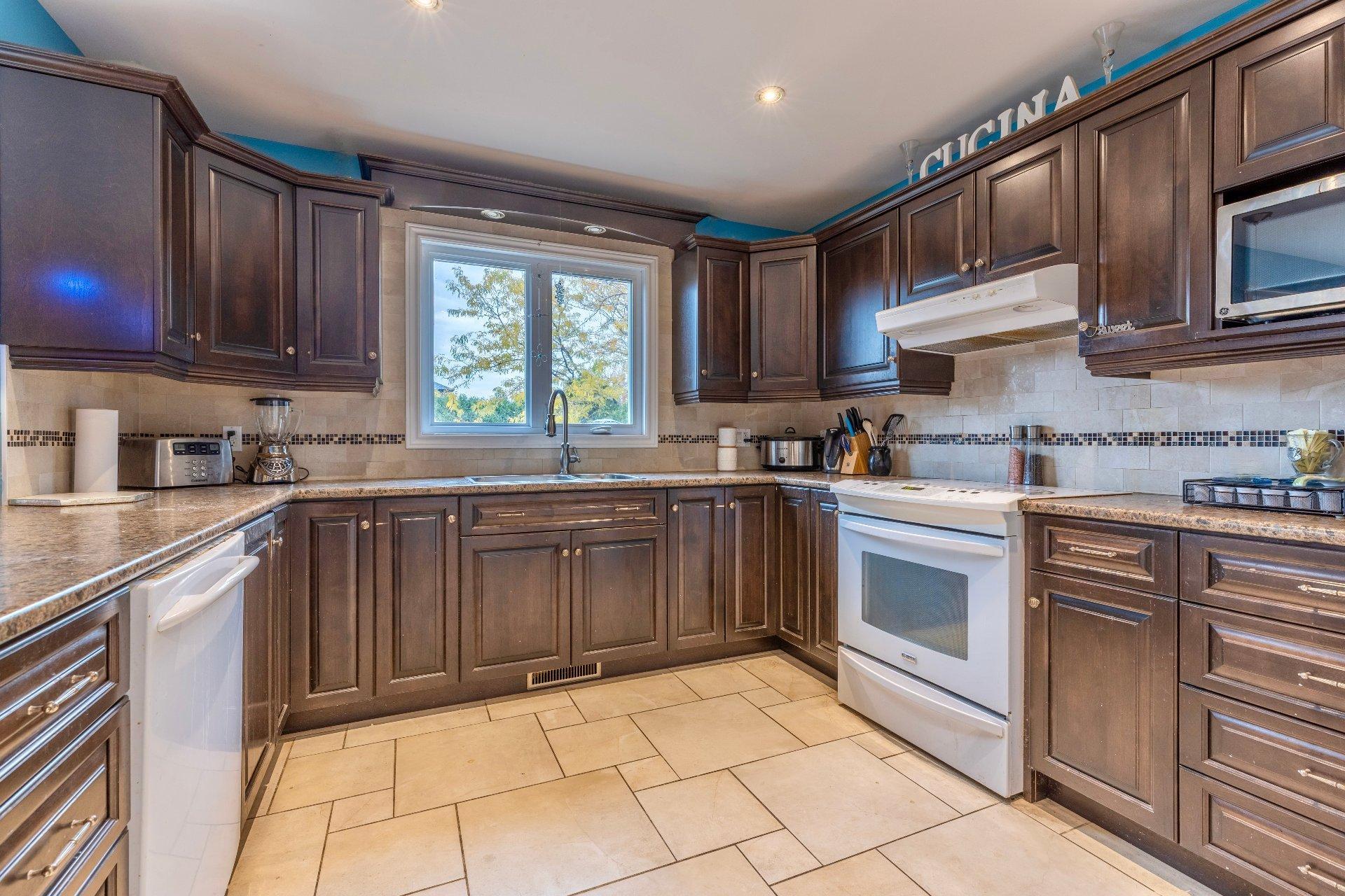 









54


Rue Lucille-Teasdale

,
Notre-Dame-de-l'Île-Perrot,




QC
J7W1T9

