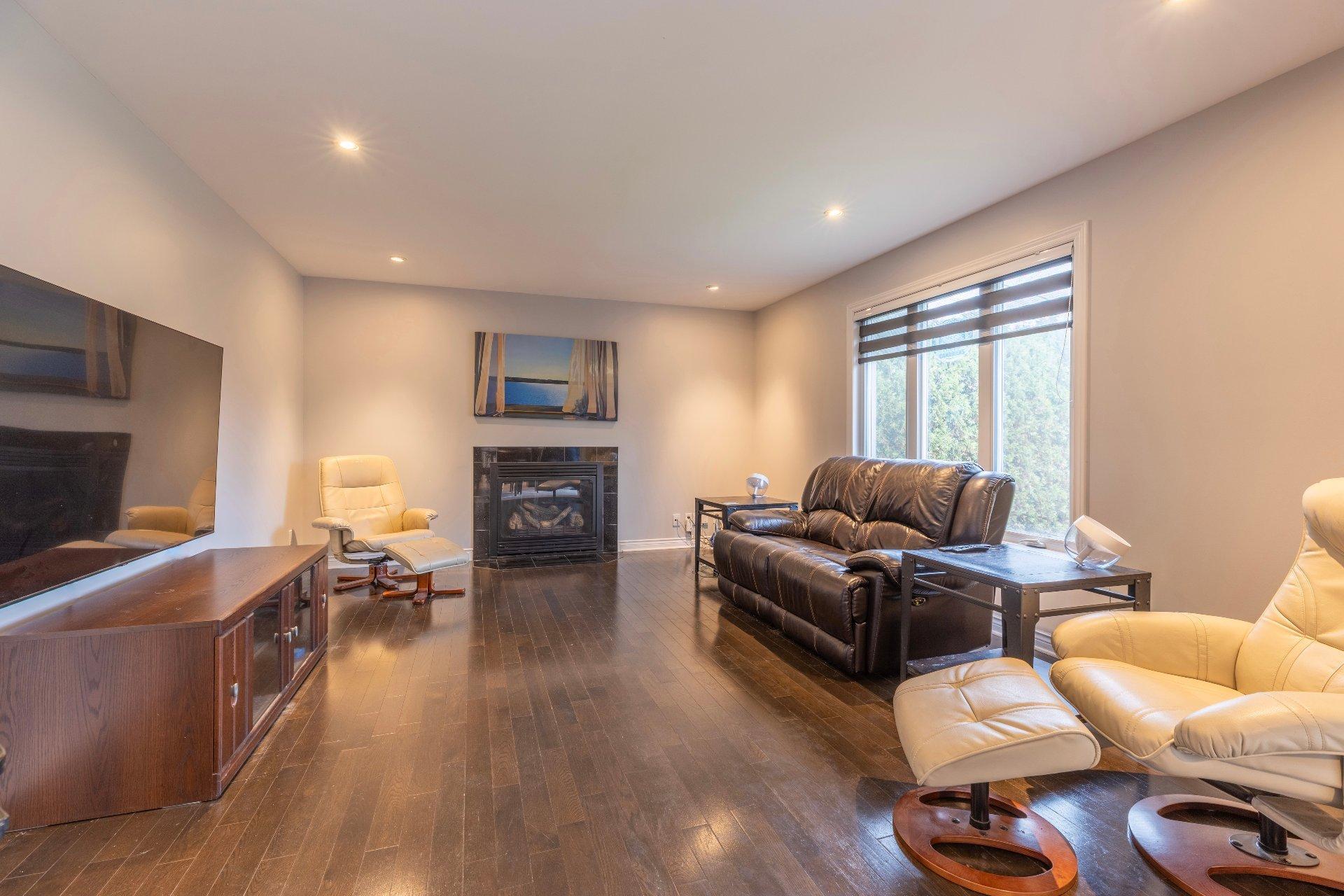 









54


Rue Lucille-Teasdale

,
Notre-Dame-de-l'Île-Perrot,




QC
J7W1T9

