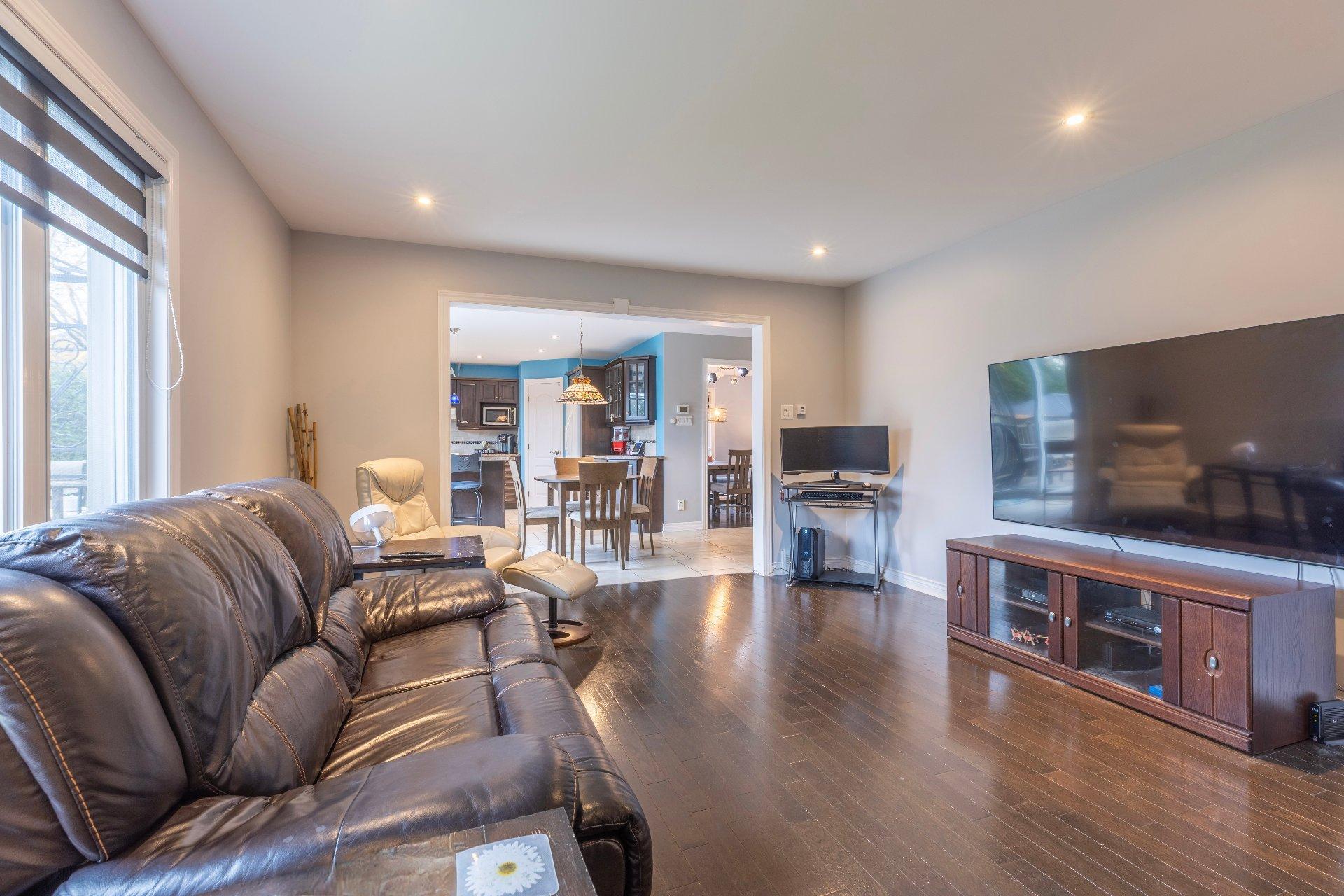 









54


Rue Lucille-Teasdale

,
Notre-Dame-de-l'Île-Perrot,




QC
J7W1T9

