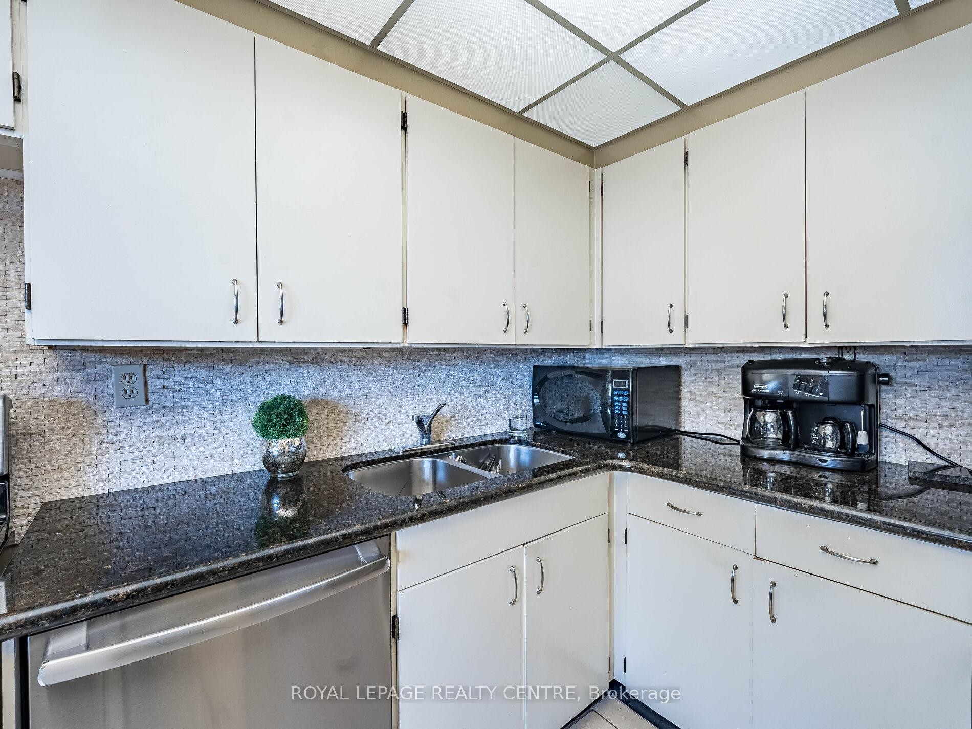 









3590


Kaneff

Crescent West, 1604,
Mississauga,




ON
L5A 3X3

