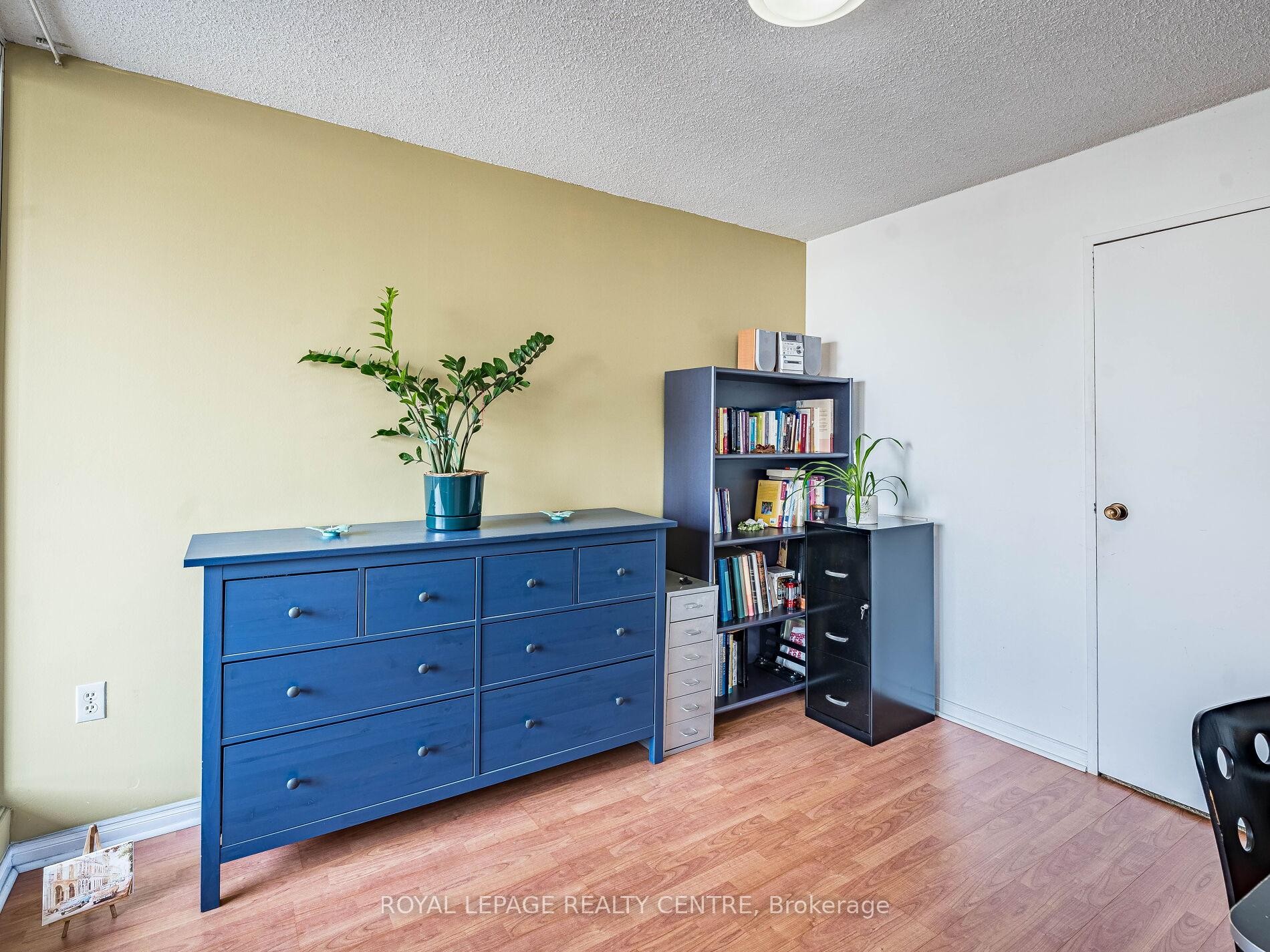 









3590


Kaneff

Crescent West, 1604,
Mississauga,




ON
L5A 3X3

