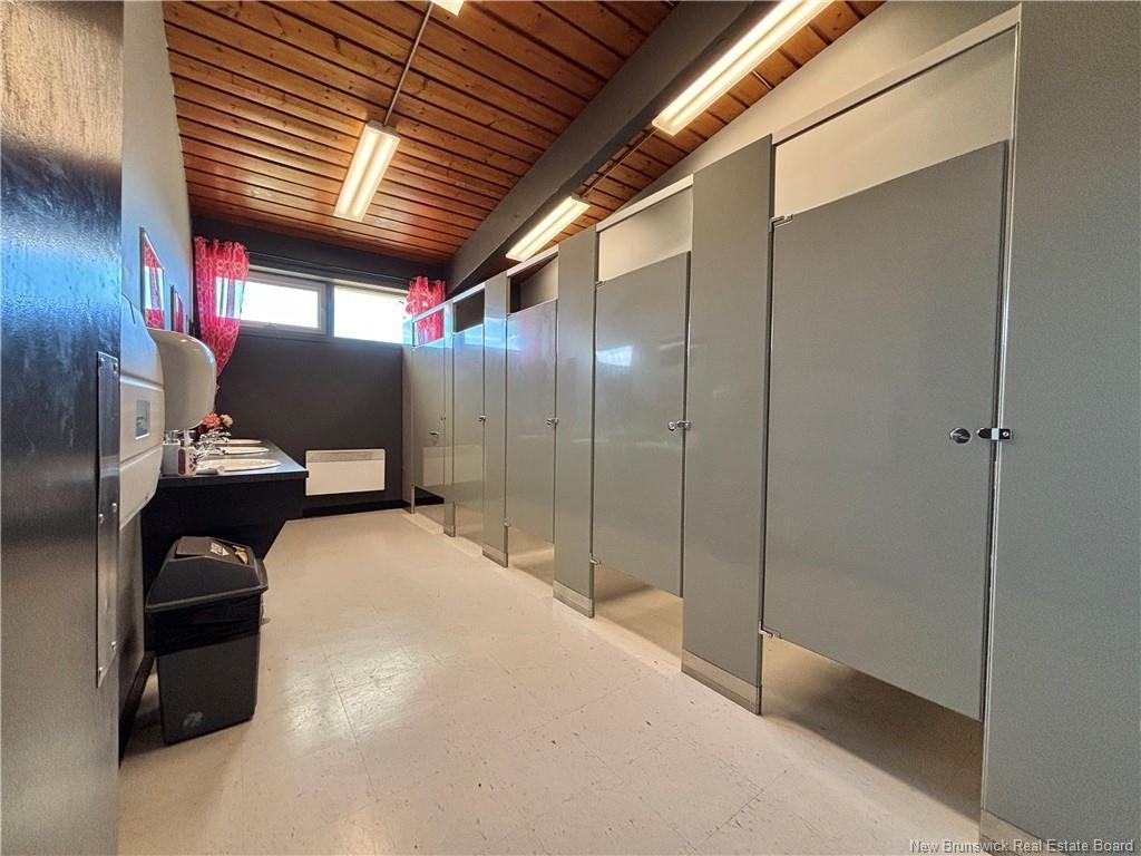 









895


St Anne

,
Bathurst,




NB
E2A 2N5

