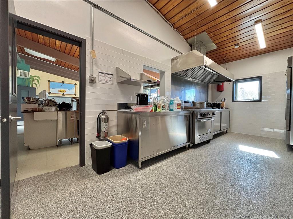 









895


St Anne

,
Bathurst,




NB
E2A 2N5

