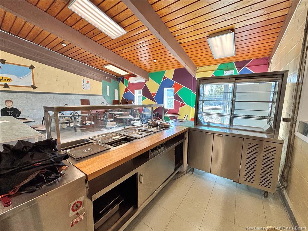 









895


St Anne

,
Bathurst,




NB
E2A 2N5

