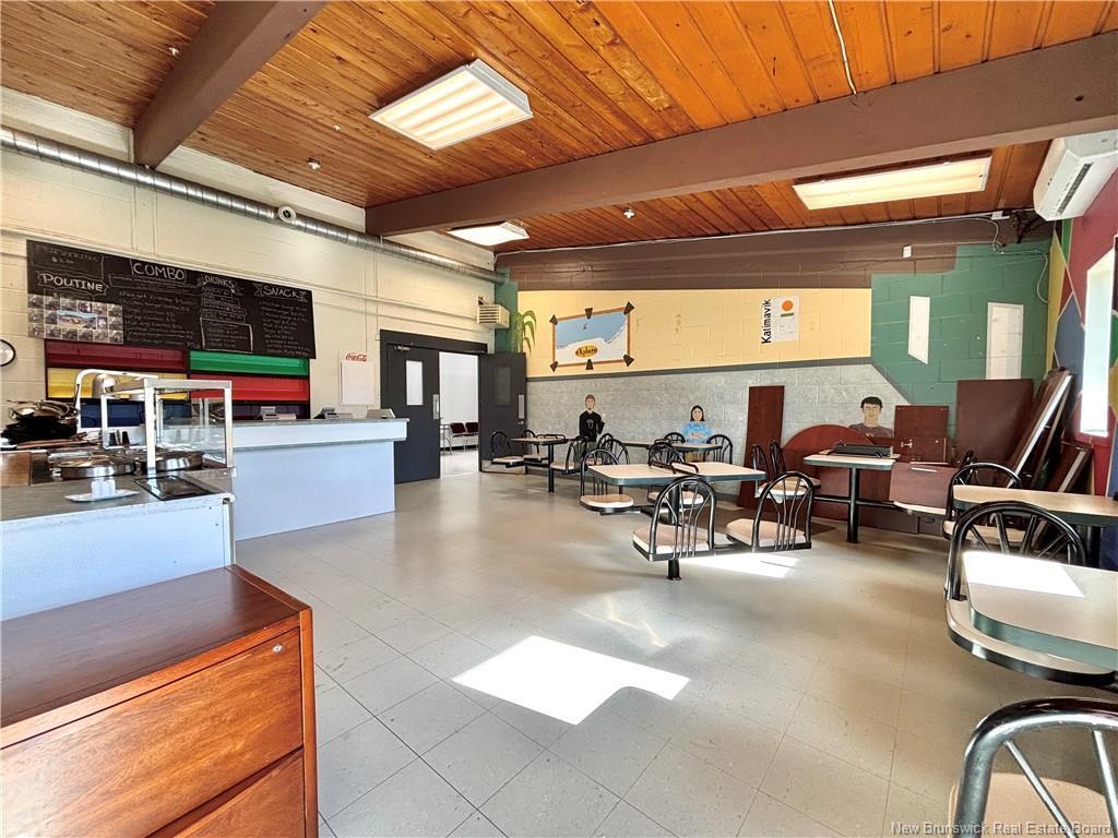 









895


St Anne

,
Bathurst,




NB
E2A 2N5

