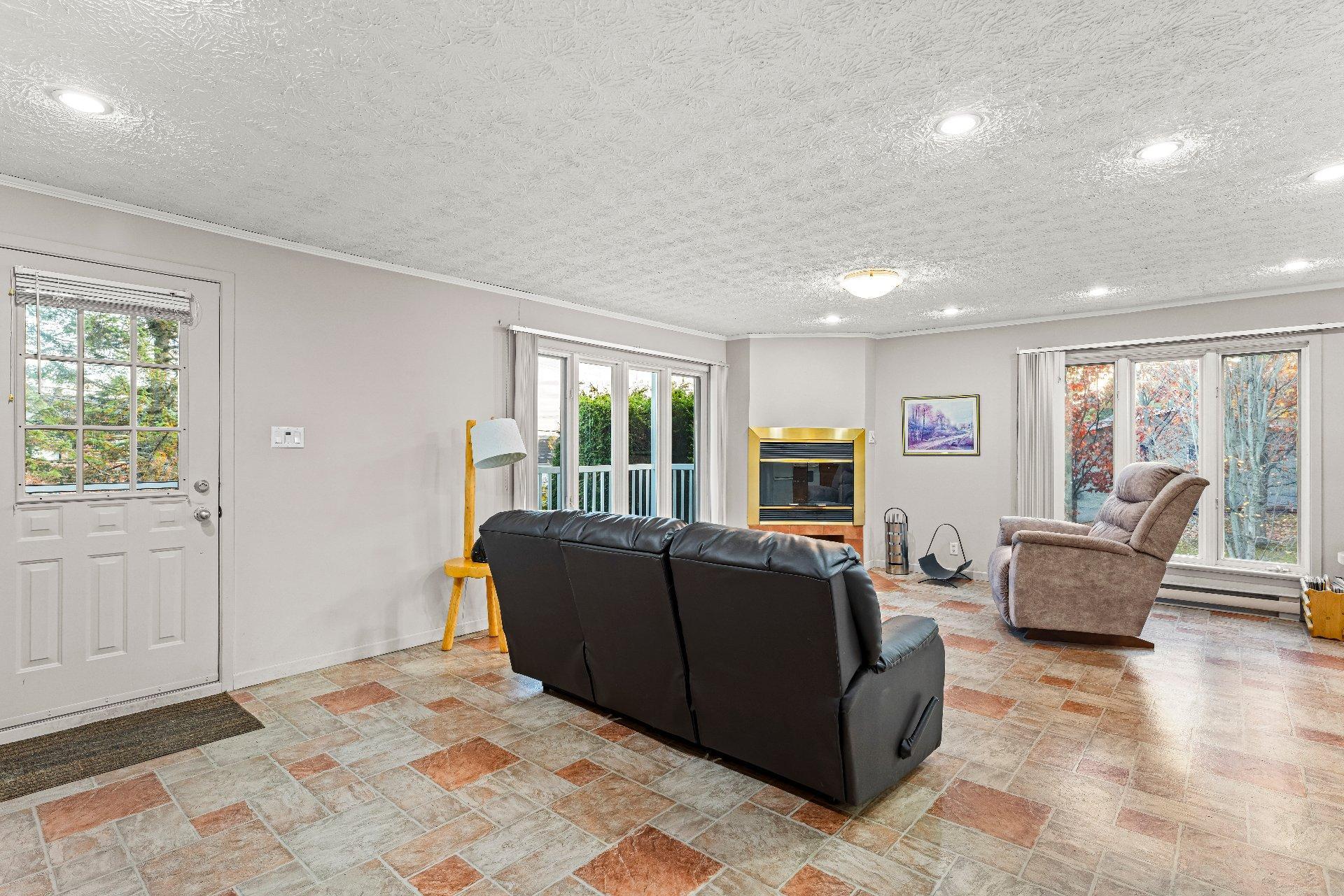 









97Z

 - 99Z


Rue Lévesque

,
Magog,




QC
J1X5T6

