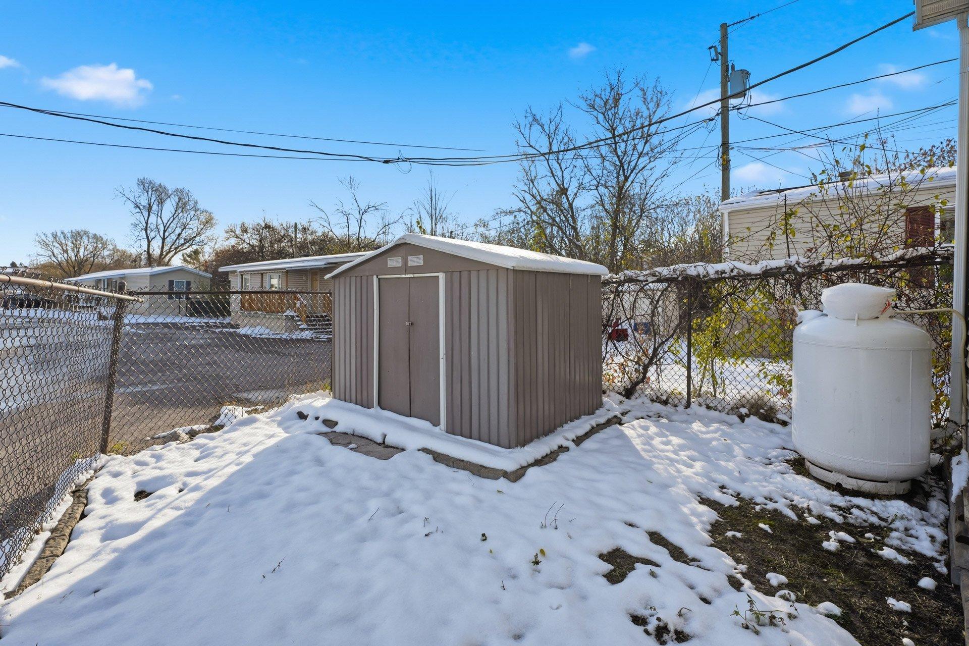 









17


6e Avenue O.

,
Gatineau (Gatineau),




QC
J8T0C9

