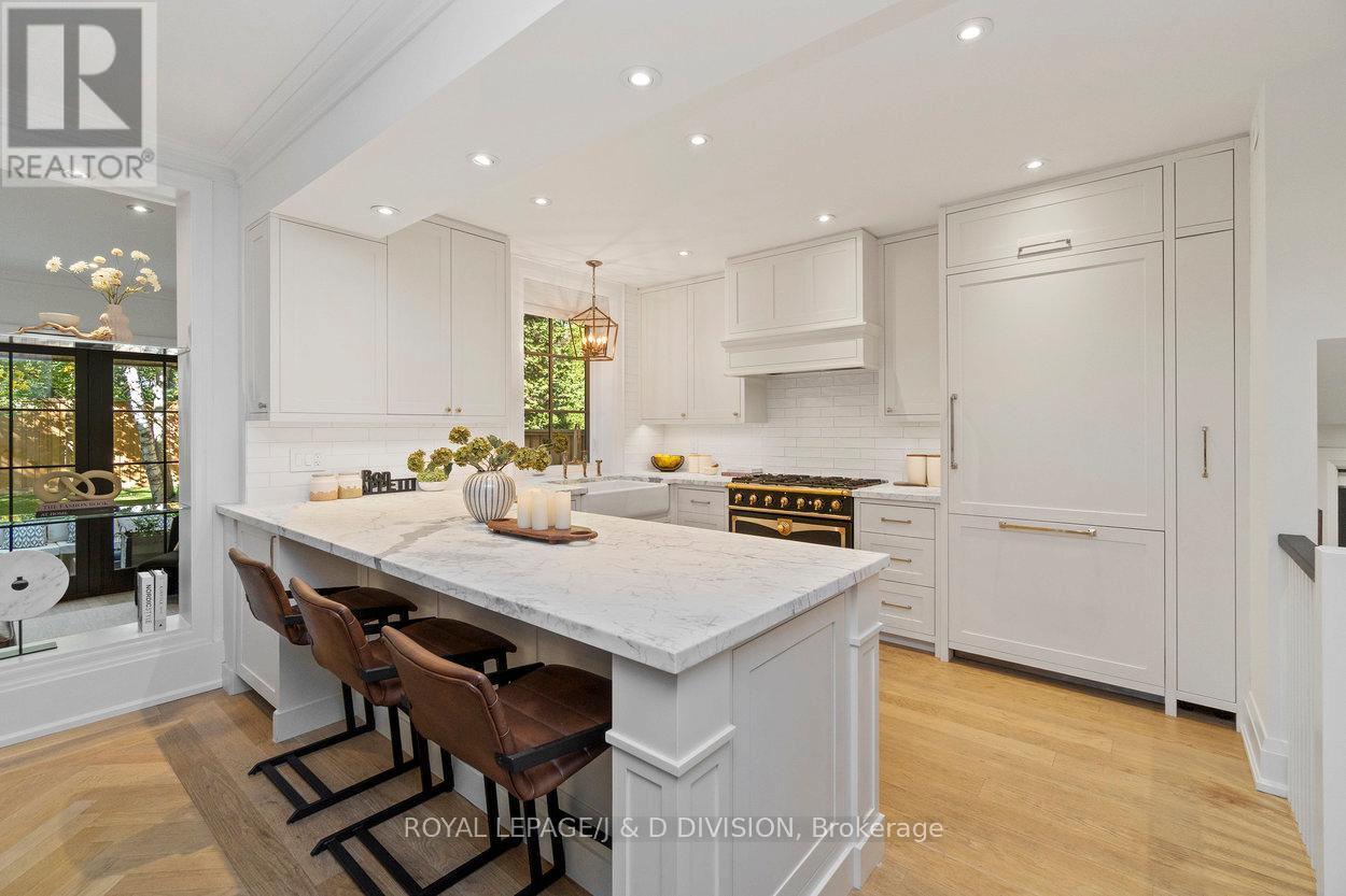 












146 BALMORAL AVENUE

,
Toronto,




Ontario
M4V1J4

