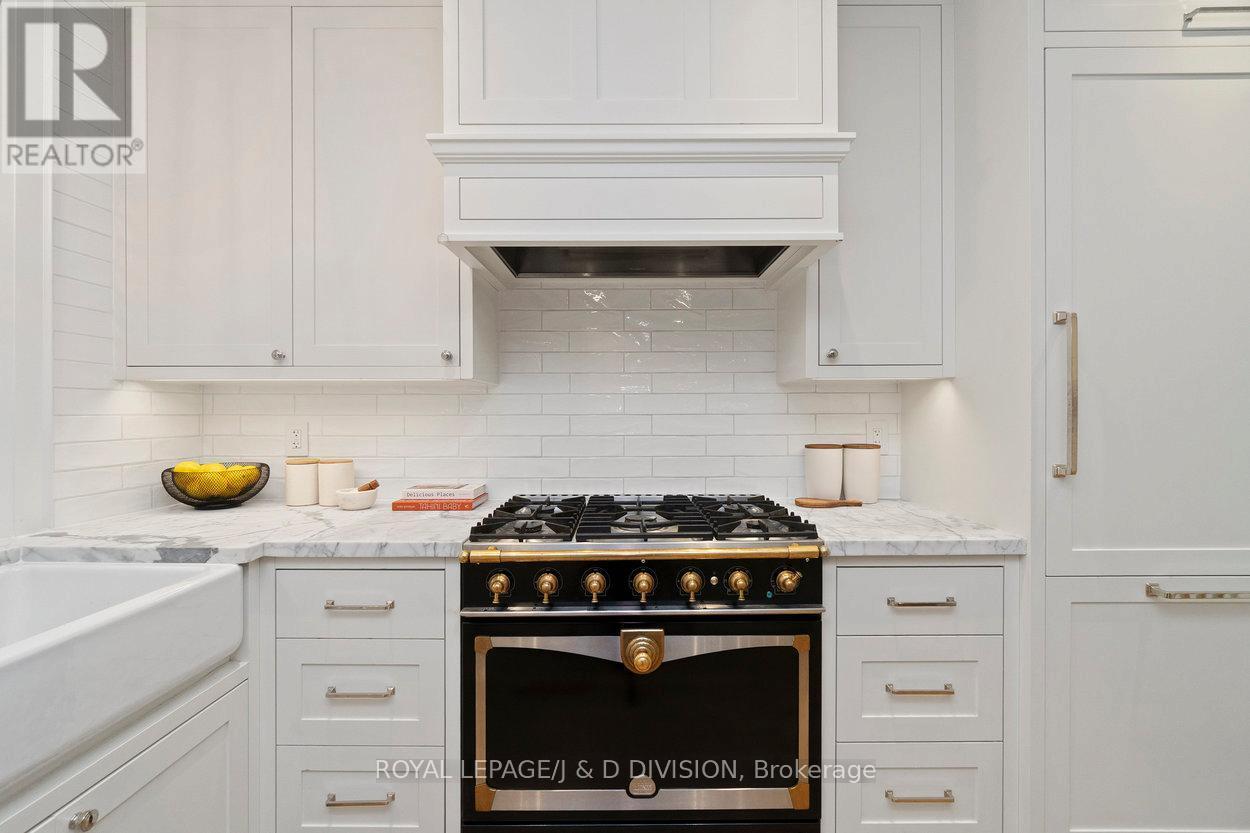 












146 BALMORAL AVENUE

,
Toronto,




Ontario
M4V1J4

