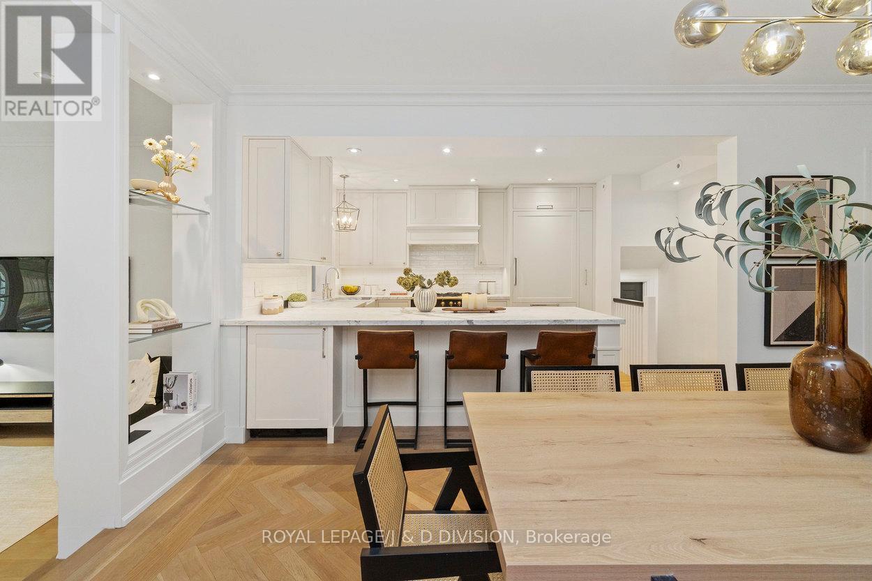 












146 BALMORAL AVENUE

,
Toronto,




Ontario
M4V1J4

