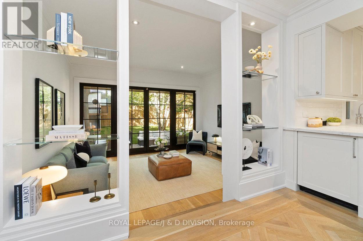 












146 BALMORAL AVENUE

,
Toronto,




Ontario
M4V1J4

