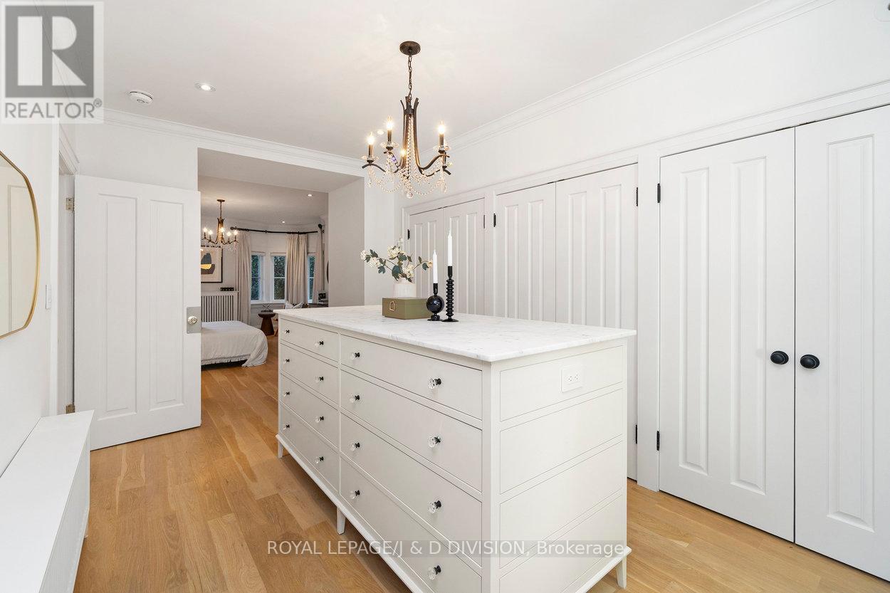 












146 BALMORAL AVENUE

,
Toronto,




Ontario
M4V1J4

