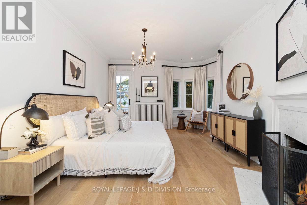 












146 BALMORAL AVENUE

,
Toronto,




Ontario
M4V1J4

